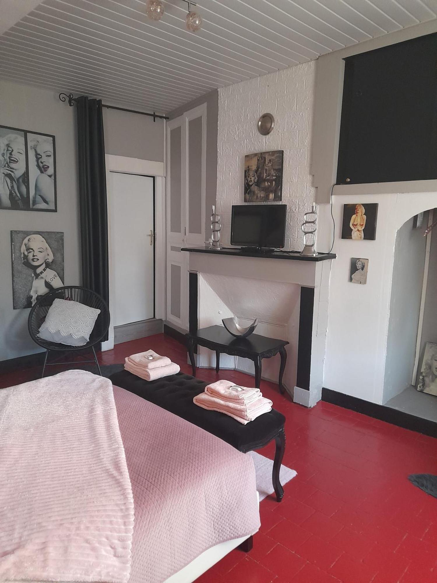 Marie-Claire La Grillade Hotel Briare Exterior photo